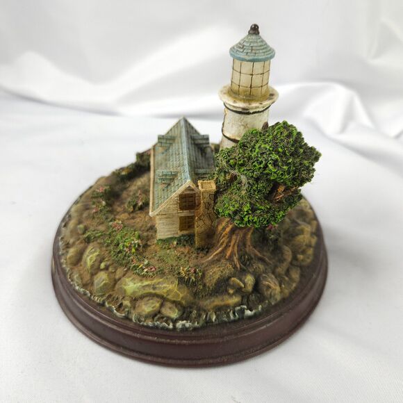 Thomas Kinkade Illuminated "A Light in the Storm" Lighthouse Figurine - Works - Picture 3 of 8